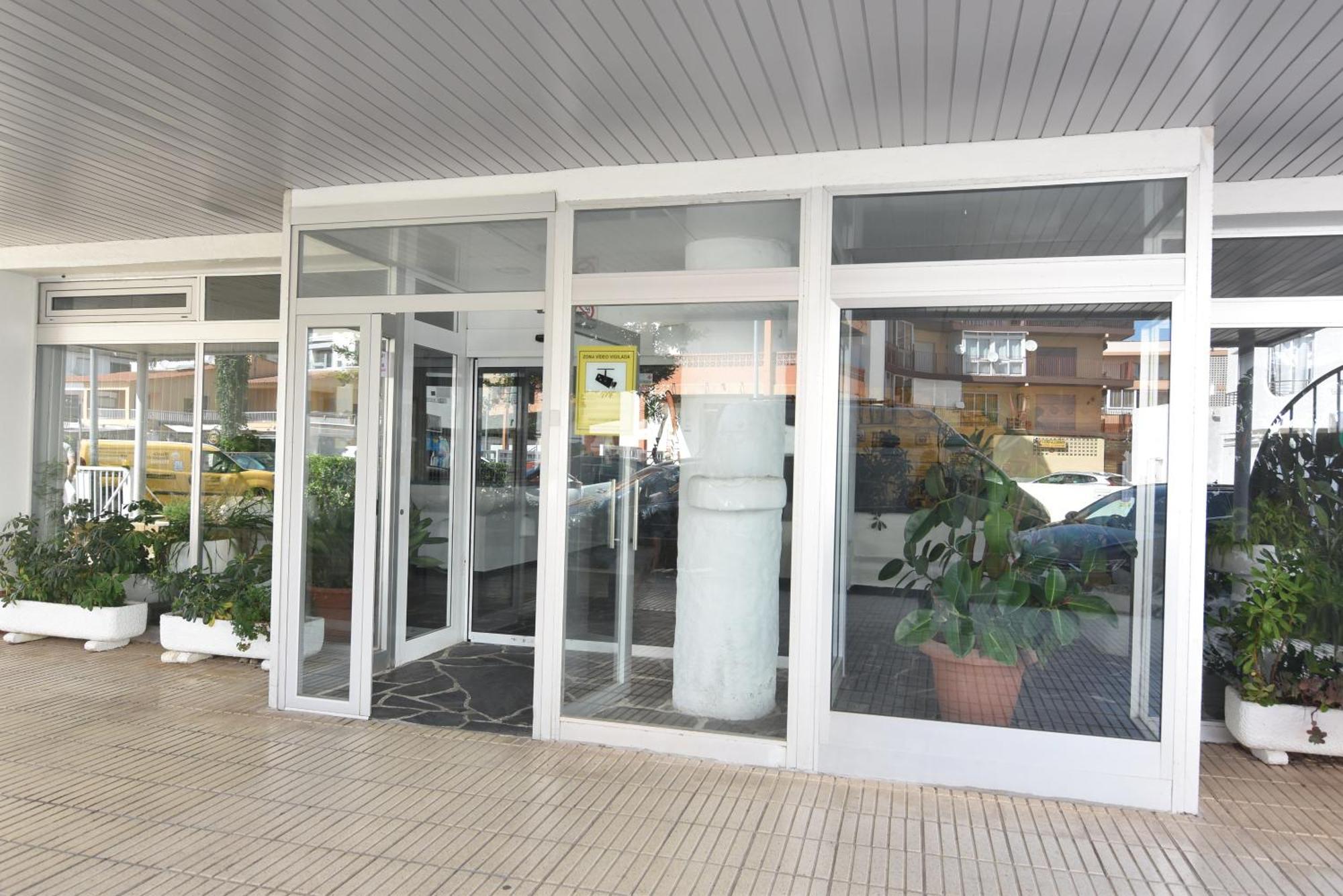 Rnet - Rhc 2101 Roses Holiday Center Luaran gambar